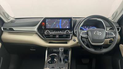 2023 TOYOTA KLUGER interior