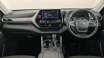2022 TOYOTA KLUGER interior