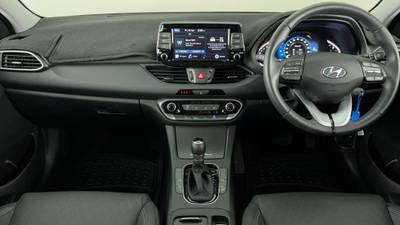 2020 HYUNDAI I30 interior