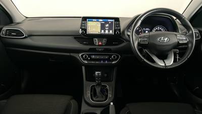 2018 HYUNDAI I30 interior