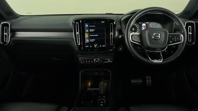 2018 VOLVO XC40 interior