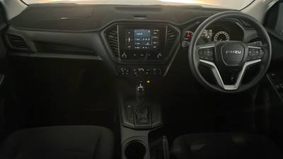 2025 ISUZU D-MAX interior