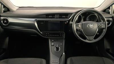 2018 TOYOTA COROLLA interior
