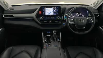 2021 TOYOTA KLUGER interior