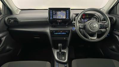 2022 TOYOTA YARIS CROSS interior