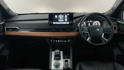 2022 MITSUBISHI OUTLANDER interior