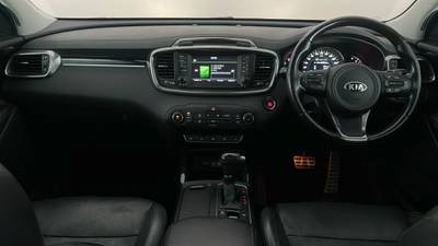 2016 Kia Sorento interior