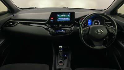 2018 TOYOTA C-HR interior