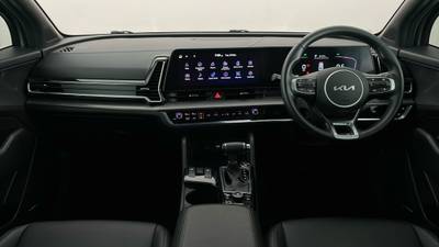 2022 KIA SPORTAGE interior