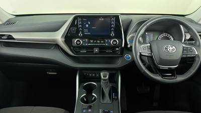 2021 TOYOTA KLUGER interior