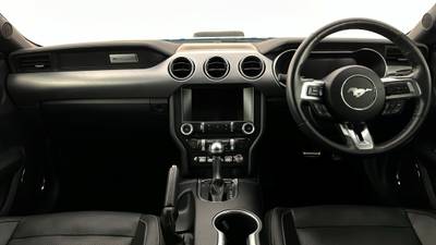 2022 FORD MUSTANG interior