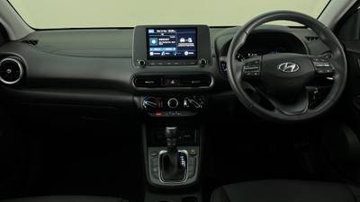 2022 HYUNDAI KONA interior