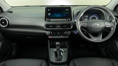2021 HYUNDAI KONA interior