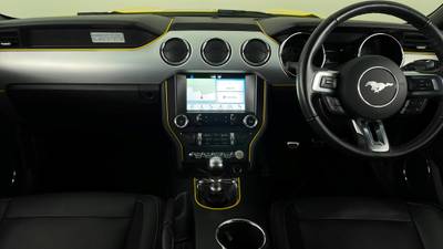 2017 FORD MUSTANG interior
