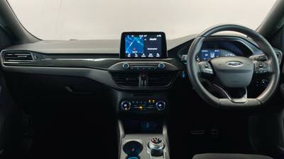 2019 FORD FOCUS interior