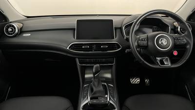 2022 MG HS interior