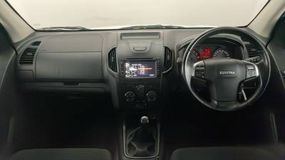 2018 ISUZU D-MAX interior