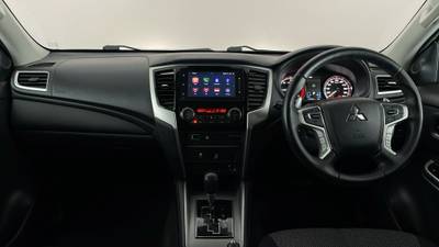 2021 MITSUBISHI TRITON interior