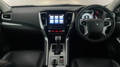 2023 Mitsubishi Pajero Sport interior