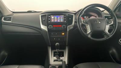 2020 MITSUBISHI TRITON interior