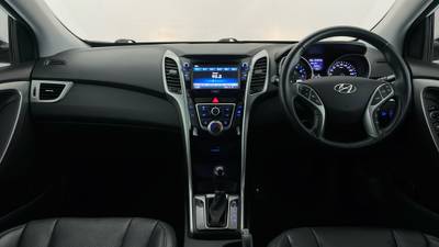 2016 HYUNDAI I30 interior