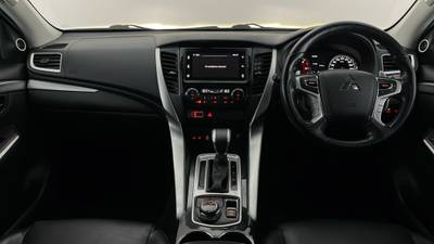 2016 MITSUBISHI PAJERO SPORT interior