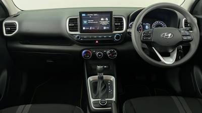 2022 HYUNDAI VENUE interior