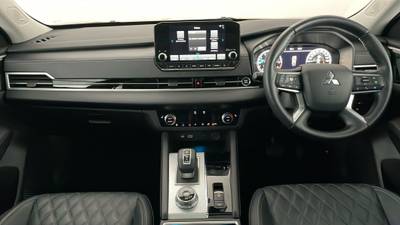 2024 MITSUBISHI OUTLANDER interior