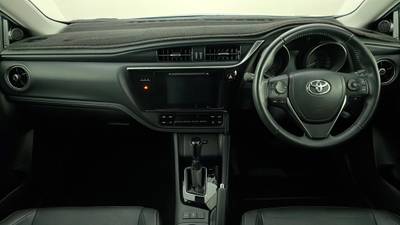 2018 TOYOTA COROLLA interior