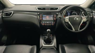 2016 NISSAN X-TRAIL interior