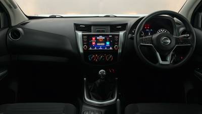 2021 NISSAN NAVARA interior