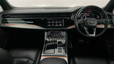 2021 AUDI Q7 interior