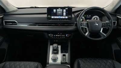 2023 MITSUBISHI OUTLANDER interior