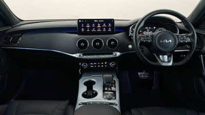 2022 KIA STINGER interior