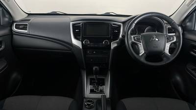 2021 MITSUBISHI TRITON interior