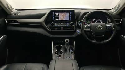 2021 TOYOTA KLUGER interior