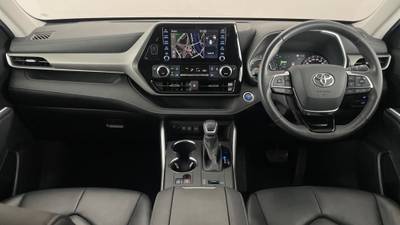 2021 Toyota Kluger interior