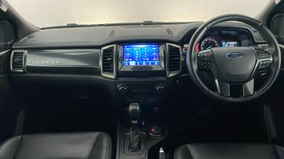 2022 FORD EVEREST interior
