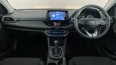 2018 HYUNDAI I30 interior
