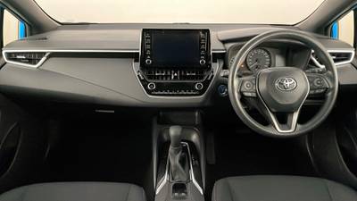 2021 TOYOTA COROLLA interior