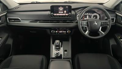 2022 Mitsubishi Outlander interior