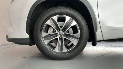 2023 TOYOTA KLUGER gallery
