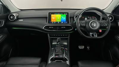 2019 MG HS interior