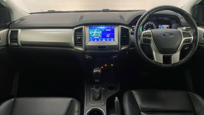 2022 Ford Everest interior