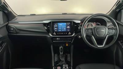 2025 ISUZU MU-X interior