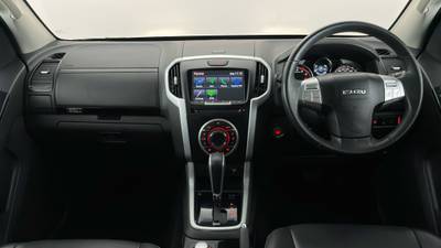 2020 ISUZU MU-X interior