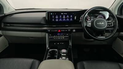 2022 KIA CARNIVAL interior