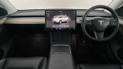 2022 TESLA MODEL Y interior
