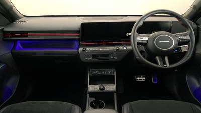 2023 HYUNDAI KONA interior