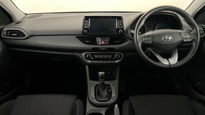 2018 HYUNDAI I30 interior